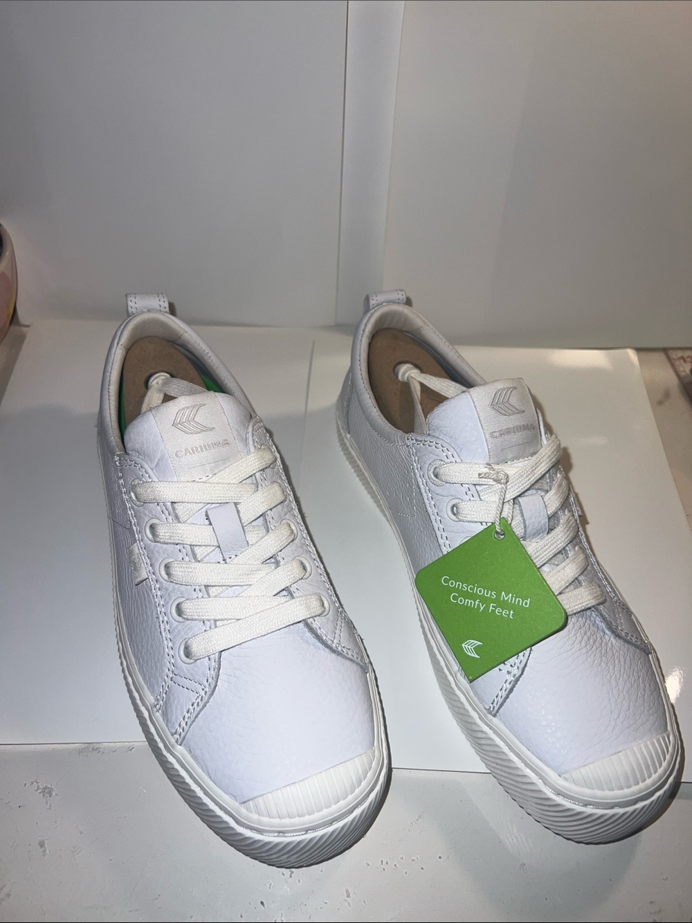 Cariuma White Low-Top Leather Sneakers